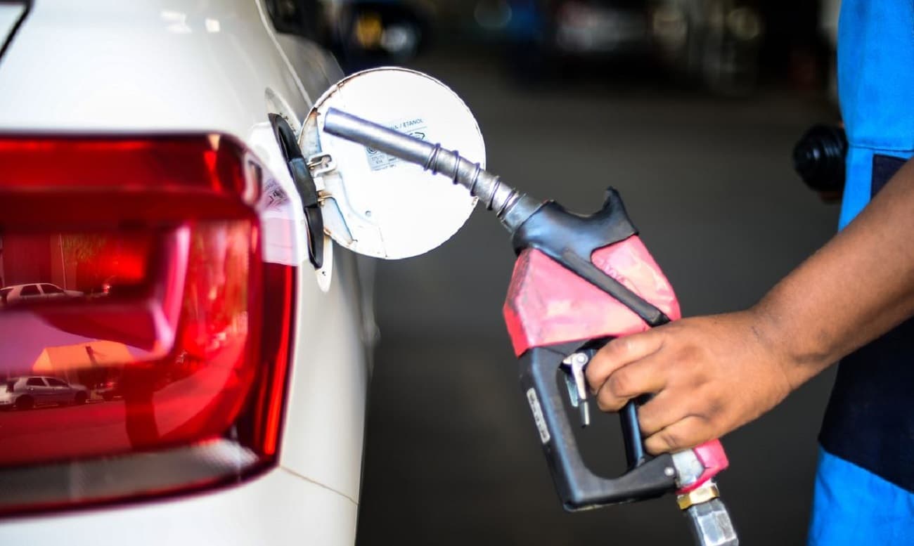 Etanol e gasolina têm quedas nos preços em abril, aponta Ticket Log